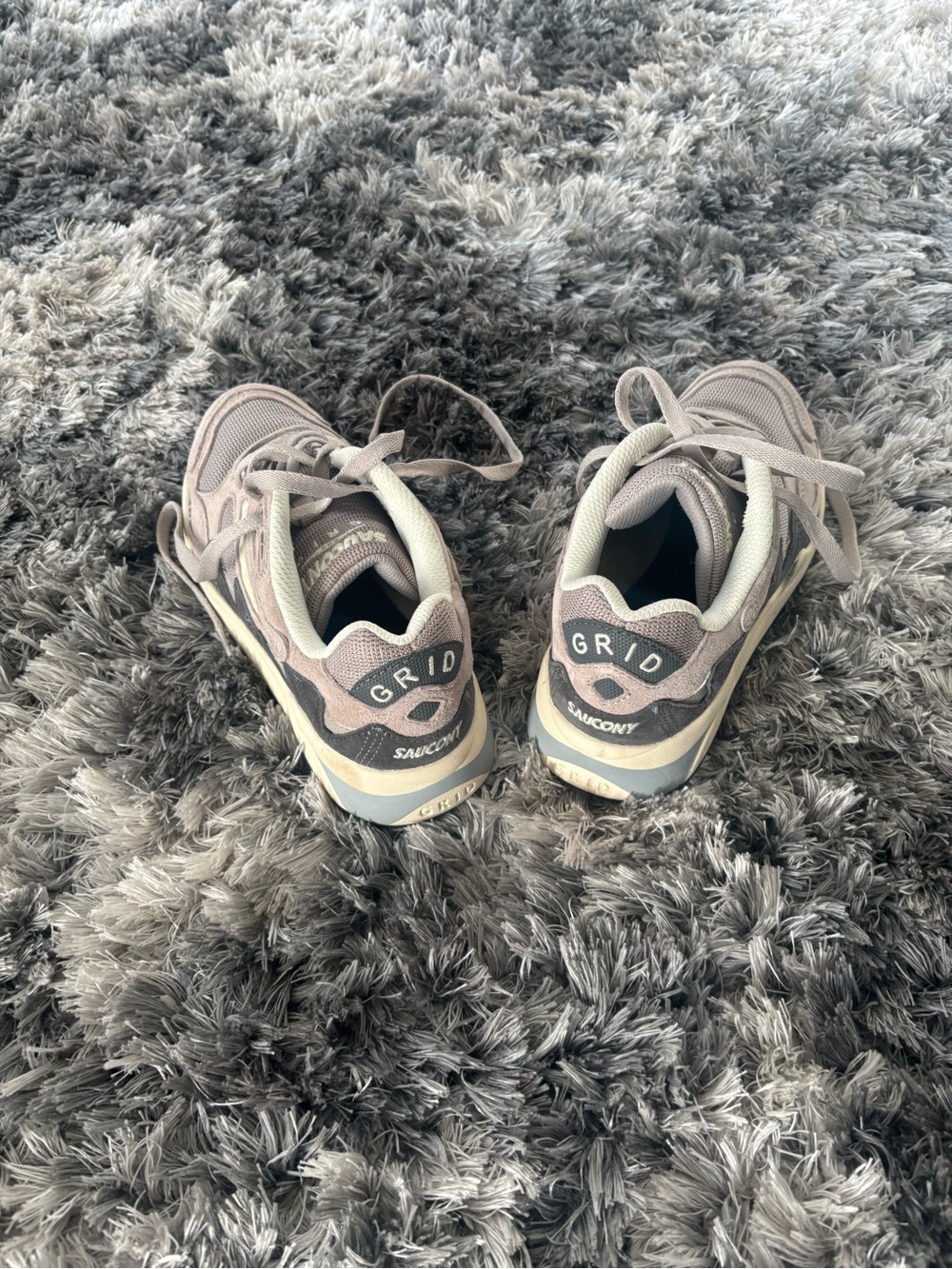 Saucony Woman GRID Running Shoes in Light Gray